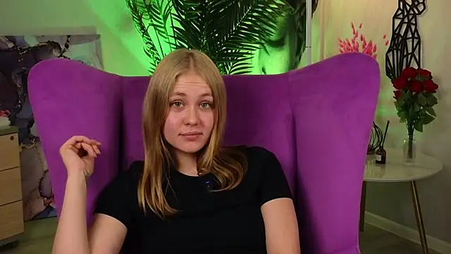 Snapshot of MasakoElwell chatting on 19, 10, 2025 MasakoElwell online show from 19, 10, 2025