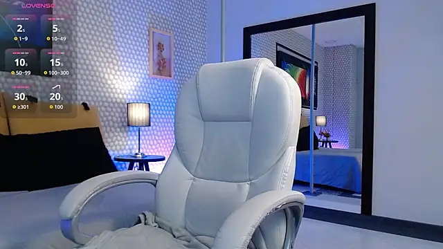 Snapshot of SashaaVixen chatting on 27, 10, 2025 SashaaVixen online show from 27, 10, 2025