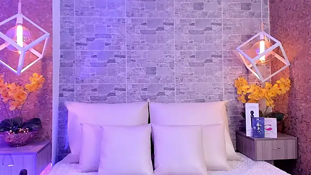 Catalina-Thompson online show from 11, 11, 2025