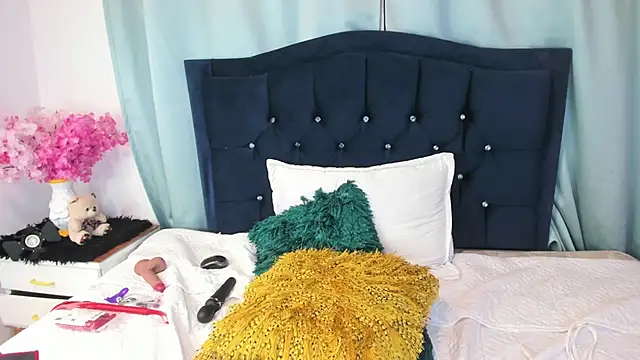 Inaya Khalifa online show from 3, 2, 2026