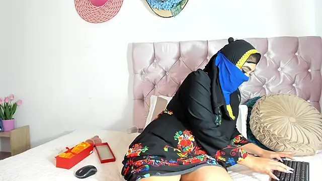 Inaya Khalifa online show from 23, 11, 2025