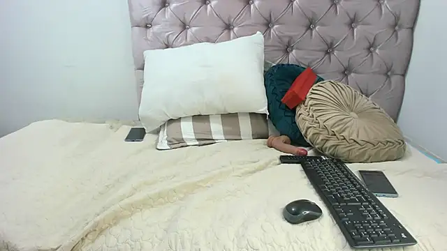 Inaya Khalifa online show from 23, 11, 2025