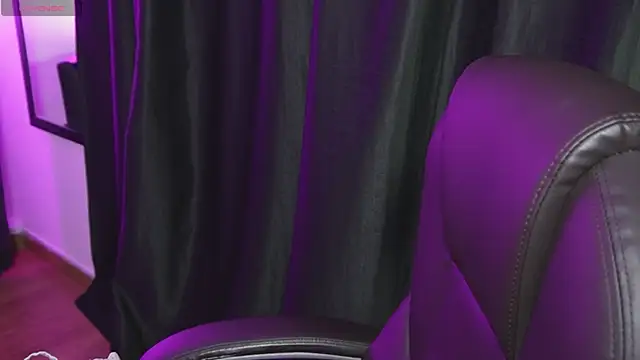 littlee red online show from 21, 4, 2026