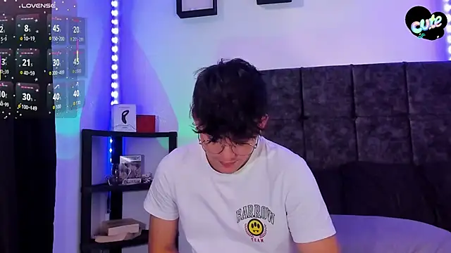 Snapshot of Theo_Noxxx chatting on 27, 11, 2025 Theo Noxxx online show from 27, 11, 2025