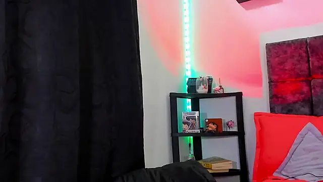 Snapshot of Theo_Noxxx chatting on 29, 10, 2025 Theo Noxxx online show from 29, 10, 2025