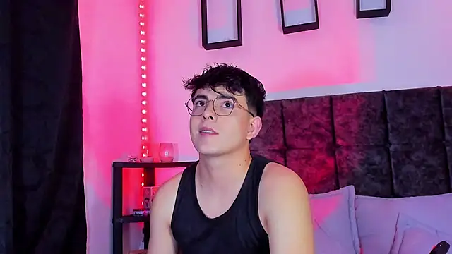 Snapshot of Theo_Noxxx chatting on 4, 11, 2025 Theo Noxxx online show from 4, 11, 2025