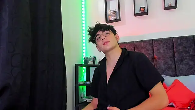 Snapshot of Theo_Noxxx chatting on 27, 10, 2025 Theo Noxxx online show from 27, 10, 2025