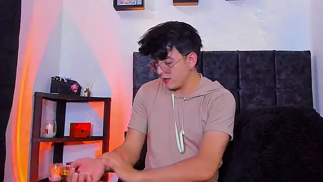 Snapshot of Theo_Noxxx chatting on 22, 10, 2025 Theo Noxxx online show from 22, 10, 2025