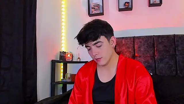 Snapshot of Theo_Noxxx chatting on 25, 10, 2025 Theo Noxxx online show from 25, 10, 2025