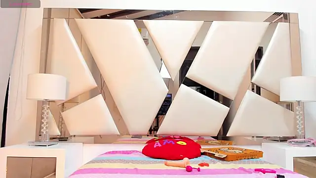 Snapshot of AndreaNavas chatting on 9, 11, 2025 AndreaNavas online show from 9, 11, 2025