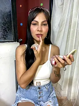 Hanna Plum online show from 1, 12, 2025