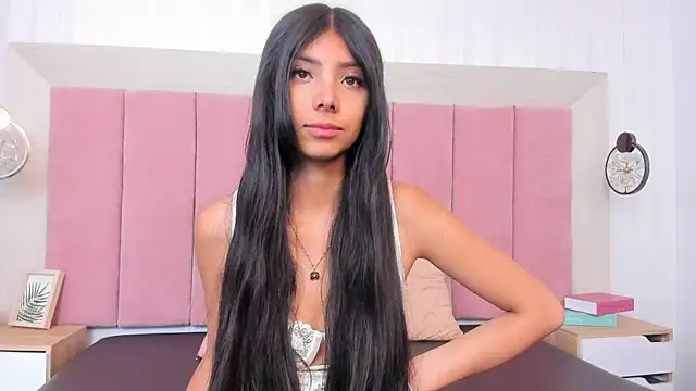 Snapshot of Isabella_Marsh chatting on 2, 12, 2025 Isabella Marsh online show from 2, 12, 2025