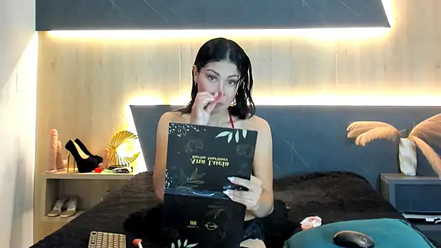 LorenaVarga online show from 23, 4, 2026