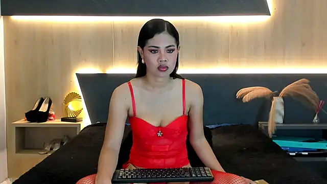 LorenaVarga online show from 17, 5, 2026