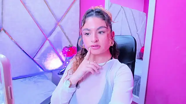 EmiliRouse  online show from 13, 11, 2025