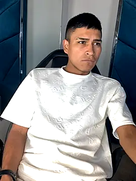 Snapshot of Emiliano_Reyes chatting on 22, 11, 2025 Emiliano Reyes online show from 22, 11, 2025