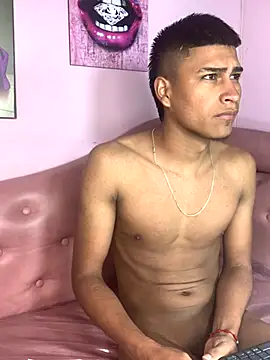 Snapshot of Emiliano_Reyes chatting on 2, 12, 2025 Emiliano Reyes online show from 2, 12, 2025