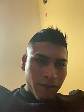 Snapshot of Emiliano_Reyes chatting on 30, 11, 2025 Emiliano Reyes online show from 30, 11, 2025