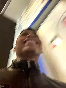 Snapshot of Emiliano_Reyes chatting on 30, 11, 2025 Emiliano Reyes online show from 30, 11, 2025