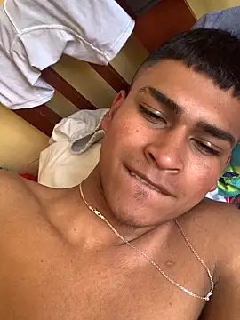 Snapshot of Emiliano_Reyes chatting on 26, 11, 2025 Emiliano Reyes online show from 26, 11, 2025