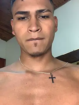 Snapshot of Emiliano_Reyes chatting on 7, 7, 2026 Emiliano Reyes online show from 7, 7, 2026