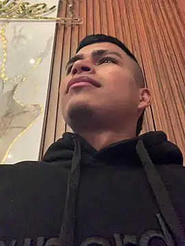 Snapshot of Emiliano_Reyes chatting on 6, 6, 2026 Emiliano Reyes online show from 6, 6, 2026