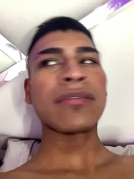 Snapshot of Emiliano_Reyes chatting on 23, 11, 2025 Emiliano Reyes online show from 23, 11, 2025