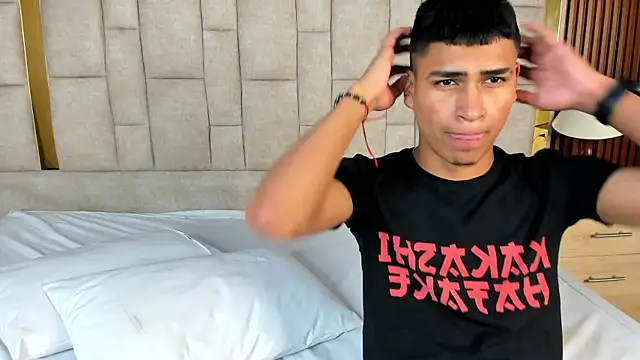 Snapshot of Emiliano_Reyes chatting on 10, 11, 2025 Emiliano Reyes online show from 10, 11, 2025