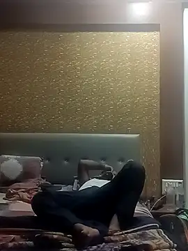 Snapshot of RNlov chatting on 12, 11, 2025 RNlov online show from 12, 11, 2025