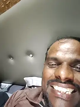 Snapshot of RNlov chatting on 12, 11, 2025 RNlov online show from 12, 11, 2025