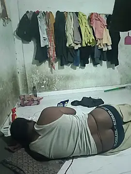 Snapshot of RNlov chatting on 23, 11, 2025 RNlov online show from 23, 11, 2025