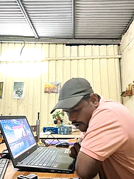 Snapshot of RNlov chatting on 18, 11, 2025 RNlov online show from 18, 11, 2025