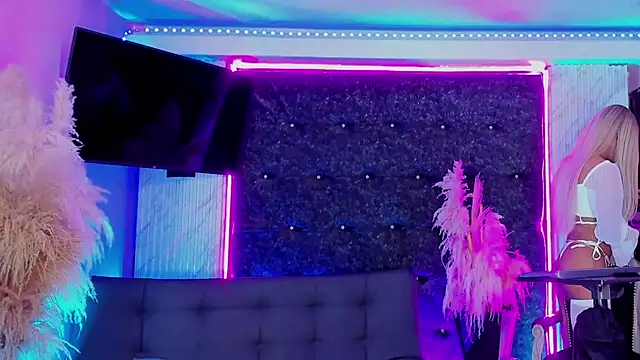 Queens Wonders Blonders online show from 19, 4, 2026