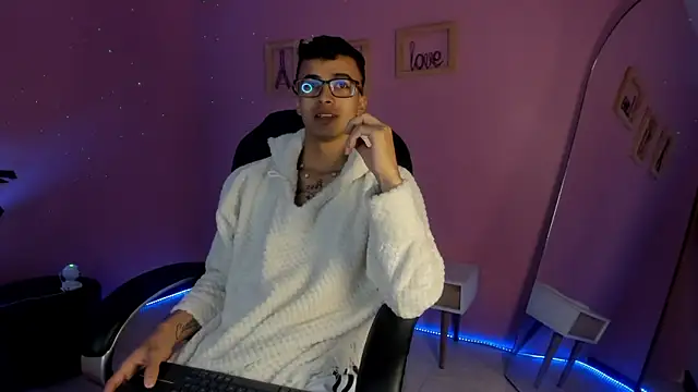 the fenix boy online show from 2, 12, 2025