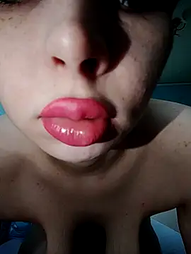 Snapshot of Loveyoudearxq chatting on 12, 11, 2025 Loveyoudearxq online show from 12, 11, 2025