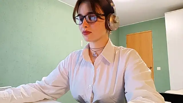 Snapshot of IcyKleys chatting on 19, 10, 2025 IcyKleys online show from 19, 10, 2025