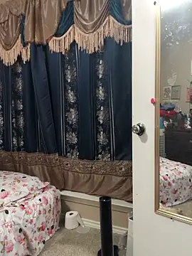 chocolatestrawberrydips online show from 8, 4, 2026