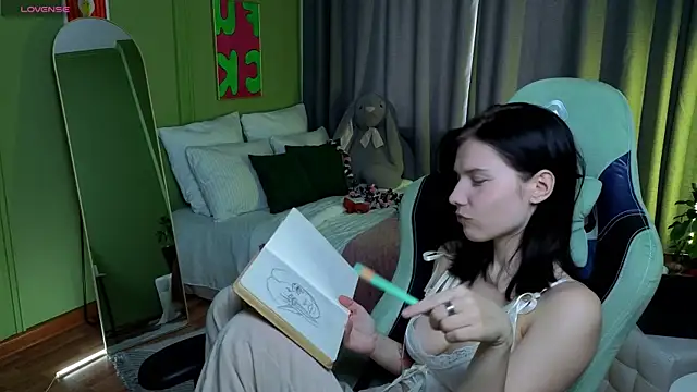Snapshot of Mell_Hyees chatting on 23, 10, 2025 Mell Hyees online show from 23, 10, 2025