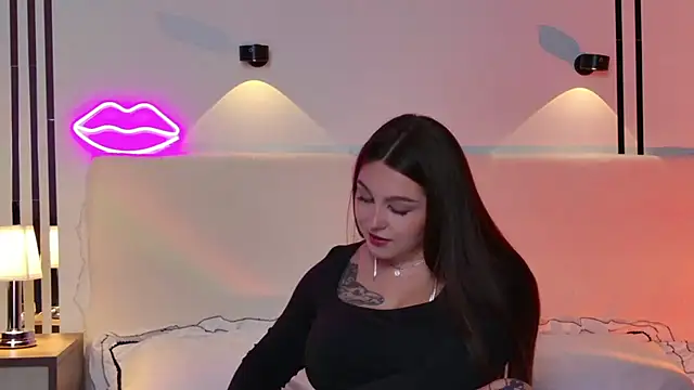  Tessa May  online show from 13, 11, 2025