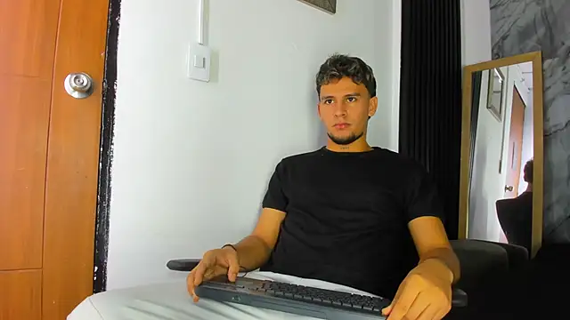 Alan-Smith1 online show from 4, 12, 2025