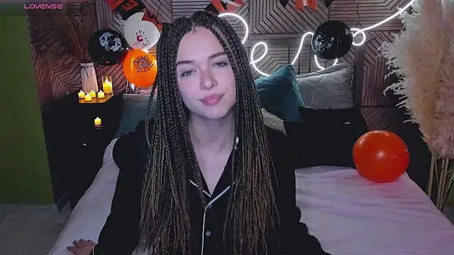 Snapshot of _HypeQueen_ chatting on 19, 10, 2025 HypeQueen online show from 19, 10, 2025