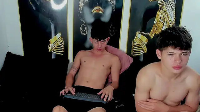 Snapshot of Latinboys_hothard chatting on 19, 10, 2025 Latinboys hothard online show from 19, 10, 2025