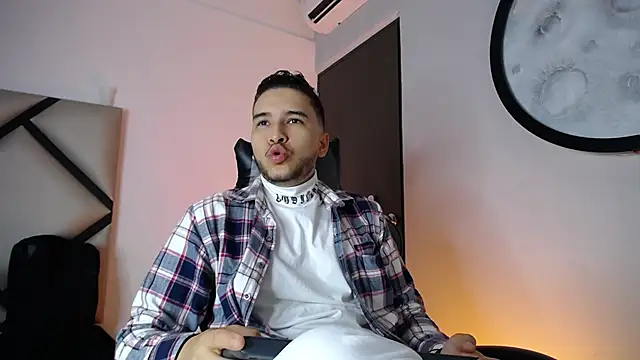 mike 257 online show from 4, 12, 2025