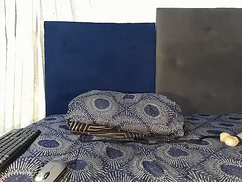 MinnieBee101 online show from 8, 3, 2026