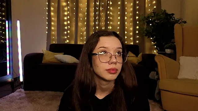 FabiolaCowing online show from 12, 11, 2025