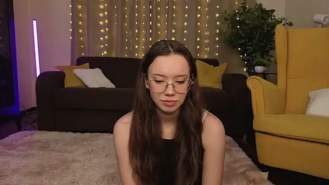 FabiolaCowing online show from 7, 11, 2025