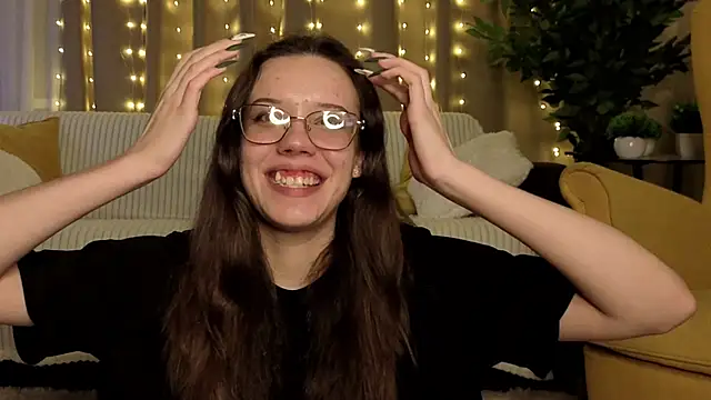 FabiolaCowing online show from 13, 11, 2025