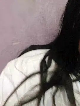 Snapshot of CrystalNeon chatting on 4, 11, 2025 CrystalNeon online show from 4, 11, 2025