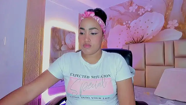 NahomiWalker  online show from 5, 12, 2025