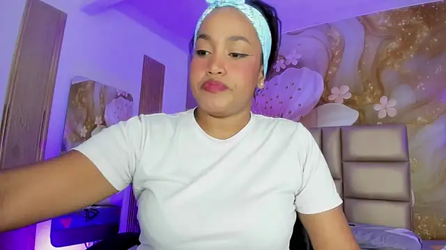 NahomiWalker  online show from 4, 12, 2025